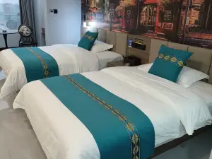 This Shi Hotel (Zhoukou Municipal Government Arts and Science College)