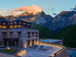 Craftsmanship·Qianqiu Snow, Daocheng Yading Scenic Hotel