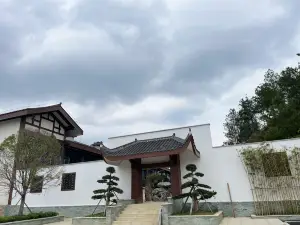 Yinjiang Yingmeihu Mountain Hotel