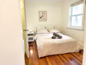 Superb 2 Bed in Plateau 10Min to Mont-Royal Metro
