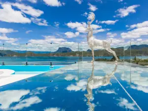 Lugu Lake Front Lake·Yueyao Lakeview Resort Hotel