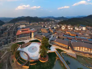 Mingyue Mountain Chancha Hot Spring Hotel