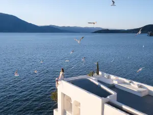 大理聽花島海景花園美宿