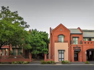 Majestic Old Lion Apartments