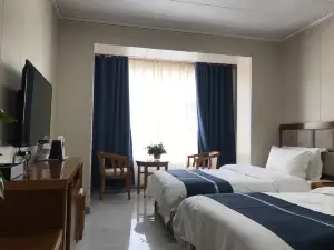 Huining Taohuashan Business Hotel