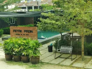 Petak Padin Cottage by The Pool