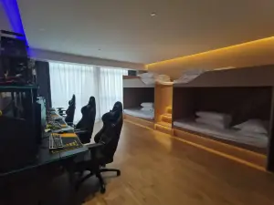 Internet Cafe E-Sports Hotel (Dongguan Songshan Lake Resort Zhuowei City Shopping Center)