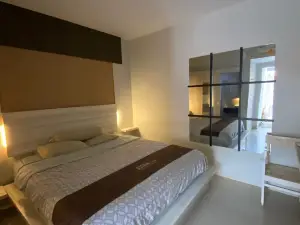 RedDoorz Near Pantai Idola Banyutowo Hotel d'Llala
