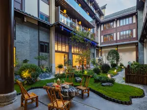 Yichang Zigui Quxiang Yazhu Chufeng Courtyard Homestay