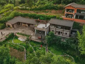 My Family Courtyard Home stay (Dazu Rock Carvings Tourist Center Store, Chongqing)