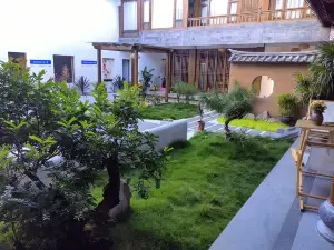 Shaxi Ancient Town Lanyue Homestay