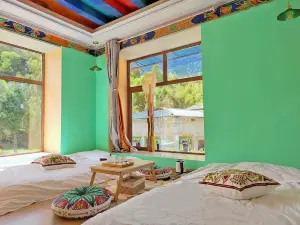 Nyingchi Gongbujiang Daba Sangzang-style B&B
