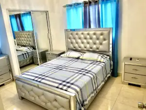 Beautiful and cozy place to stay, swimming pool and we have 24/7 security.