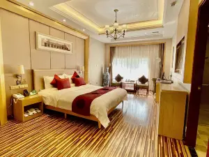 Zhouqu Hongyuan Holiday Inn
