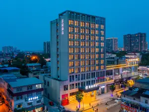 Starway Hotel (Pengzhou Government Branch)