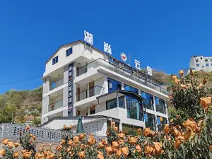 Hanyuan Hushang Yunju Homestay