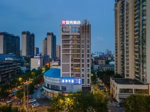 Echarm Hotel (Nanchang Bayi Square Tengwang Pavilion)