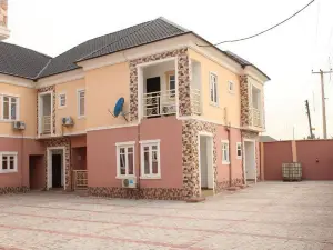 Ayoluyem Aparthotel and Suites