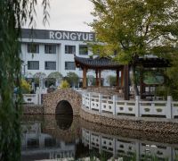 Rongyue Xianju  16 Rooms On the Weir