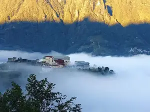 Mountain Homestay (Old Munden Village Shop)
