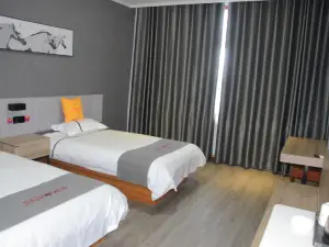 Junyi Hotel (Gaotang Economic Development Zone Shifeng Technology Building)