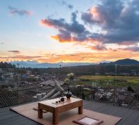 Tengchong Cloud free time panoramic hot Spring Resort inn