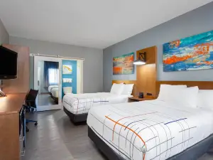 La Quinta Inn & Suites by Wyndham Ft. Myers-Sanibel Gateway
