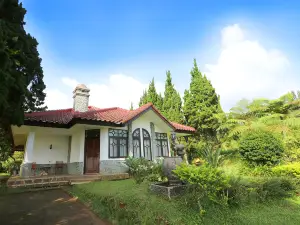 Villa ChavaMinerva Hanni Ciater with Pool