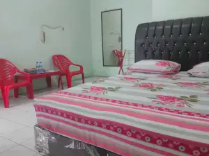 OYO 93268 Maradona Guest House