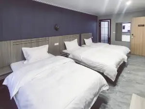 Mengzhou Longfeng Hotel