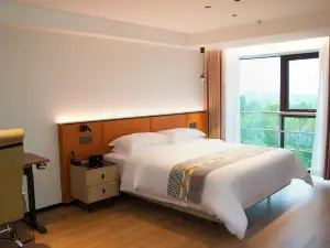 Jifeng Hotel (Hongxing Meikailong Fengfeng Commercial Center)
