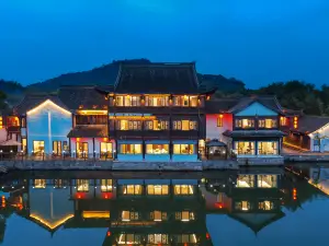 Floral Lux Hotel·Lotus Pond Moonlight B&B (Shaoxing Keyan Scenic Area)