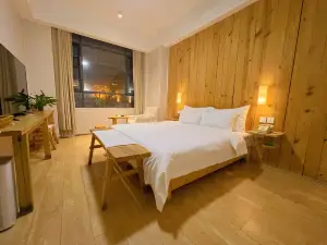Huaji Yushe Hotel (Minquan Zhuangzi Cultural Center High speed Railway North Station Branch)