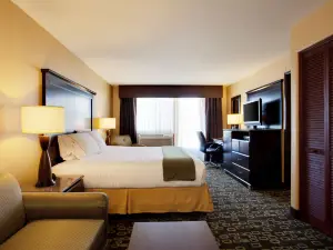 Holiday Inn Express & Suites Woodland Hills