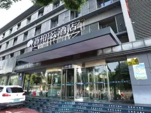 Ruibaiyun Hotel (anqing Wuyue Plaza radio and Television University store)
