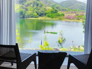 Leisure Courtyard Lake View Homestay