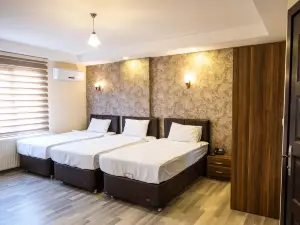 İkarus Hotel