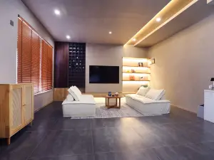 Q + Yesanpo Red Rear Hotel