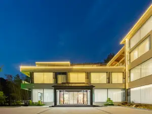 Huoshan Mansu Zhuning Creek Language Homestay