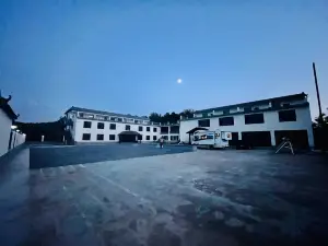 Wolong Villa