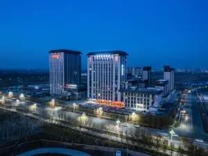 Homeinn Plus Hotel (Aksu Jiefangbei Road Airport)