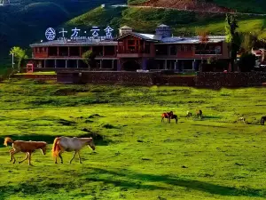 Shifang Cloud Retreat at Wumeng Grassland