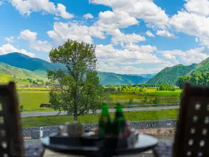 Bowan•Valley  Hotel