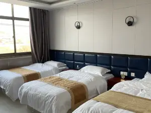 Qinglong Yueyue Express Hotel