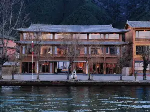 瀘沽湖淳時·悠藍