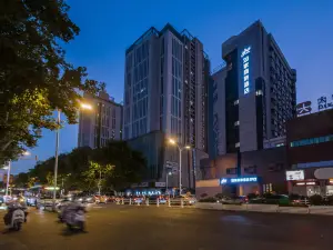 Home Inn (Zhenjiang Suning Plaza Yongan Road Food Street)