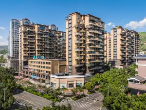 汉庭酒店(丽江华坪锦绣路店)
