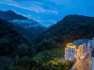 Xiang Wang Shan Jian Zhu (Sanqing Mountain Scenic Area Gangshou Cableway Store)