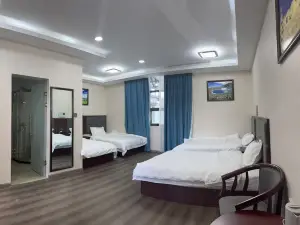登山徒步旅游大酒店