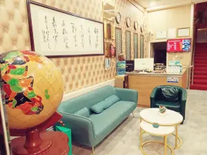 Qianxi Apple Express Fashion Hotel
